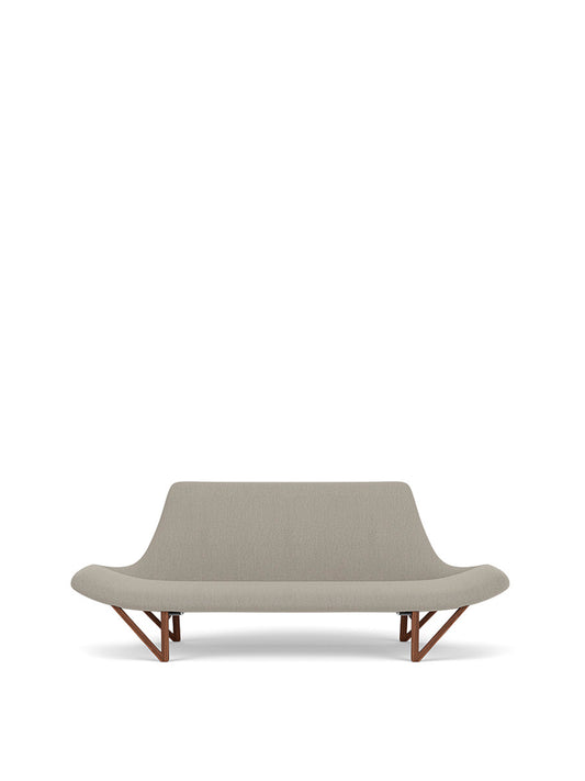 Audo Copenhagen Pagode Sofa sofa. Velg tekstil og treverk