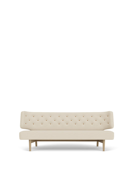 Audo Copenhagen Radiohus Sofa sofa 2-seter. Velg tekstil, treverk og knapper