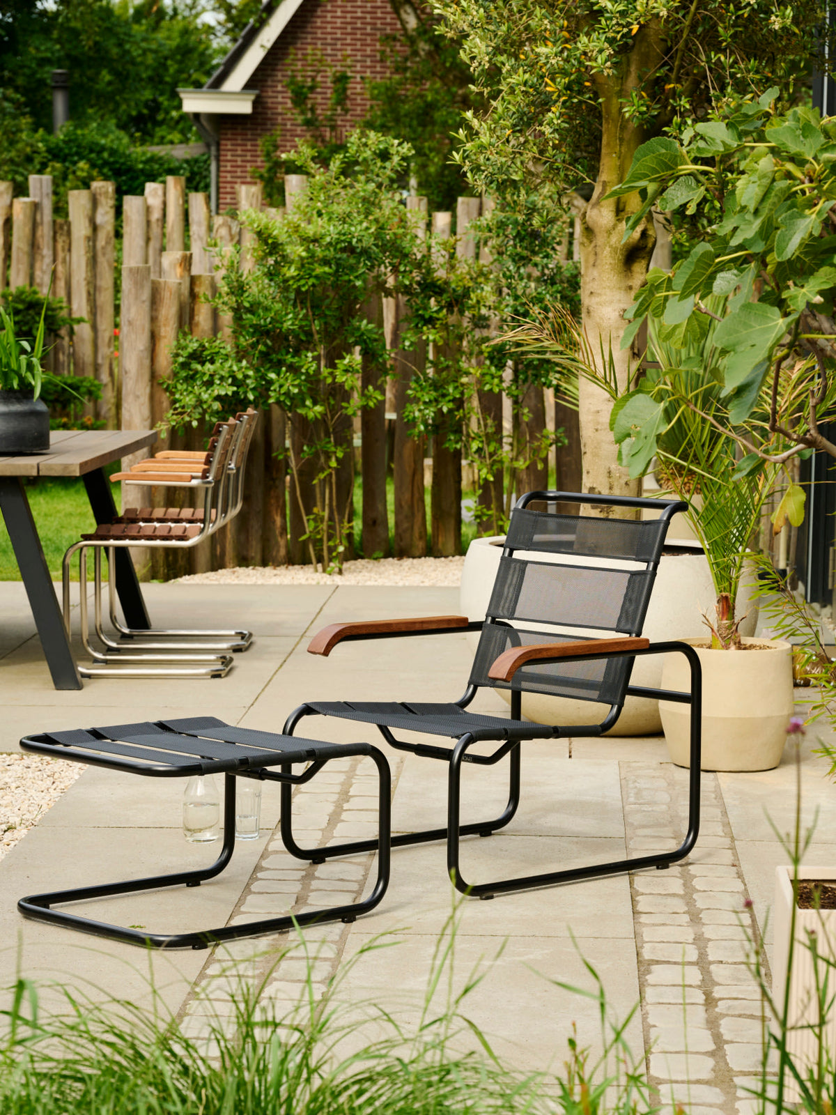 Thonet S 35 N og NH Outdoor på uteplassen