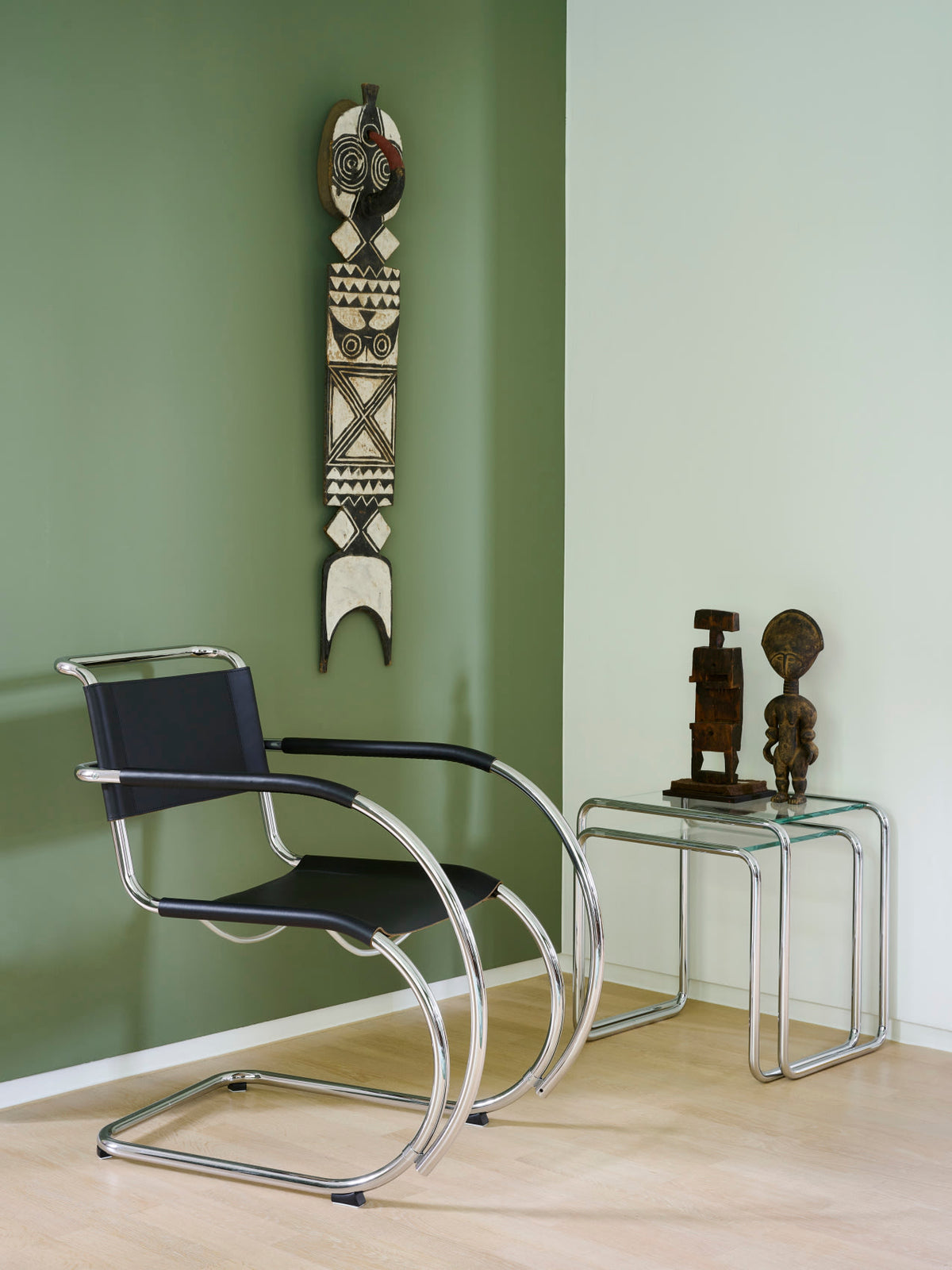 Thonet B 9 ved sofa