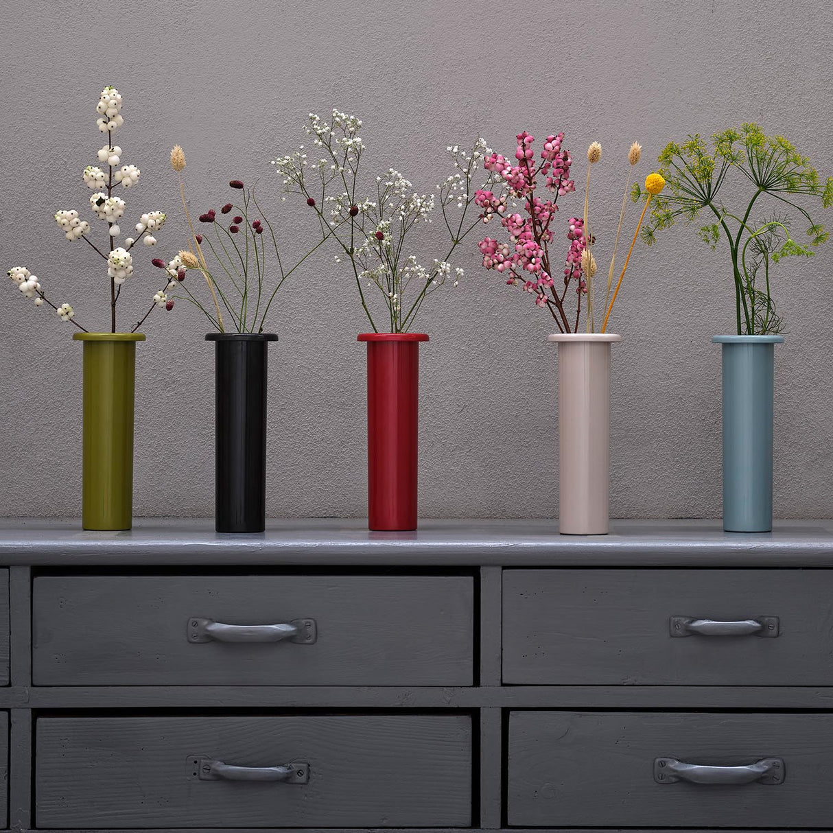 Magis Bouquet bordlampe med vase i svart.
