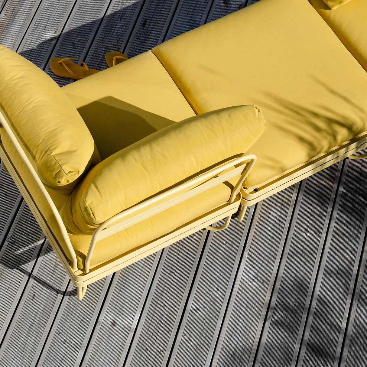 BRIS utesofa fra Ygg&Lyng. Puff med pute.