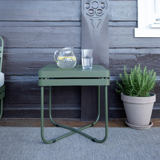 Bris sidebord 45 x 45 cm til utendørs bruk. Flere fargevalg. Bestillingsvare.