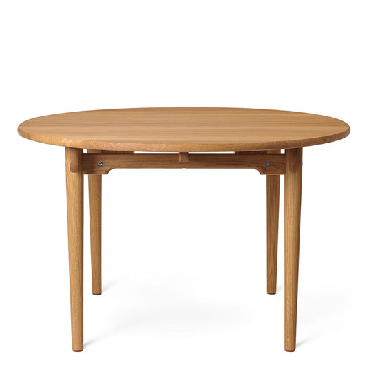 Carl Hansen CH337 spisebord. 140 x 115 cm. Oljet eik. Bestillingsvare.