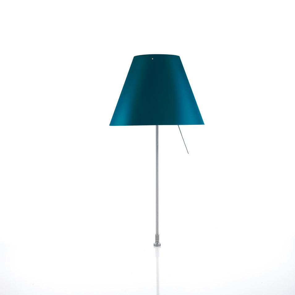 Luceplan Costanza bordlampe med festepinne, av/på-bryter. Velg farge.