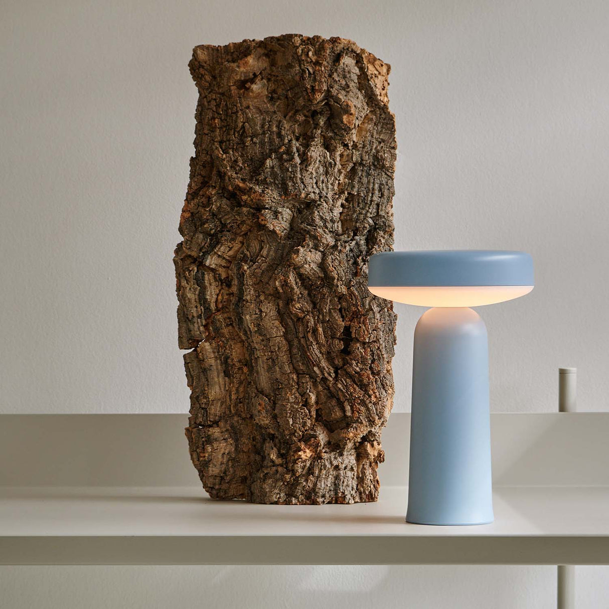 Ease bordlampe fra Muuto. Flere farger. Bestillingsvare.