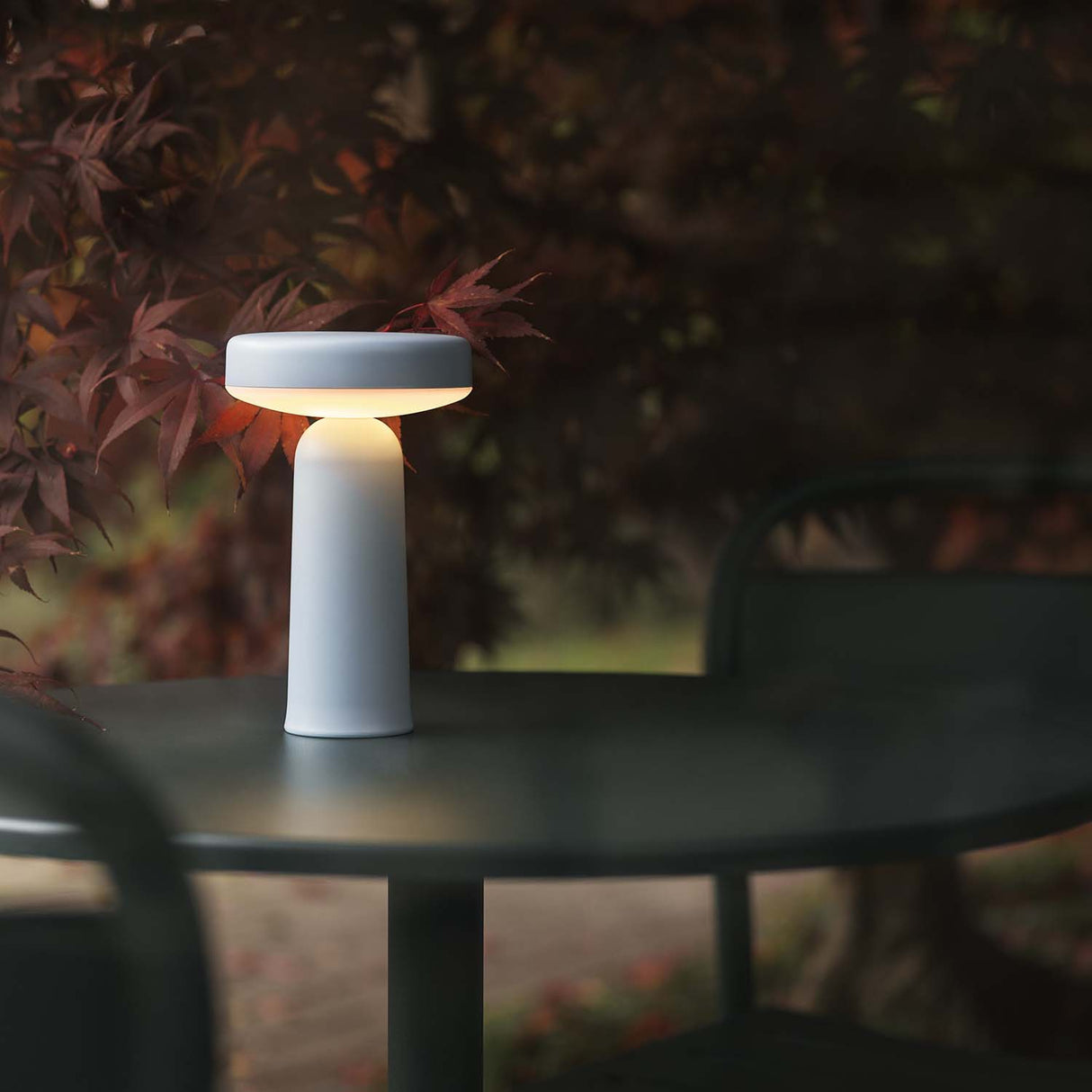 Ease bordlampe fra Muuto. Flere farger. Bestillingsvare.