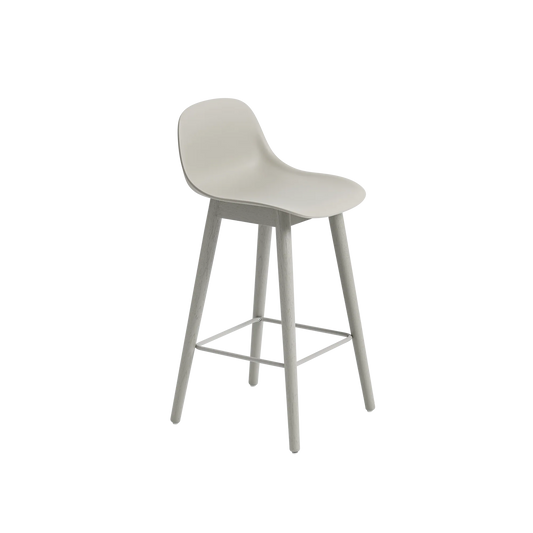 Muuto Fiber Counter Stool barkrakk H65 med trebein, uten polstring. Velg understell og skall