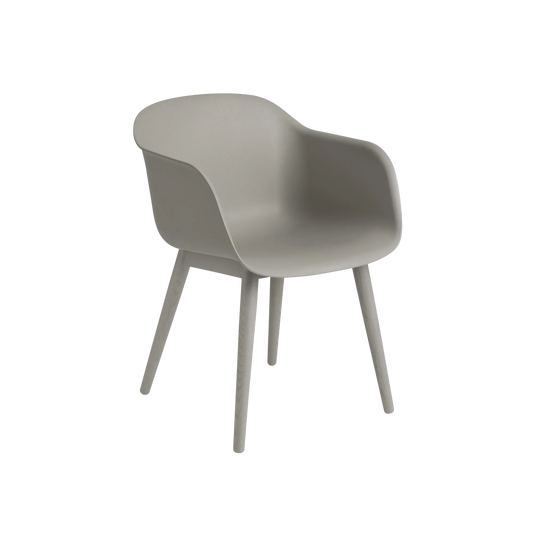 Muuto Fiber Armchair stol med armlener og trebein, uten polstring. Velg understell og skall