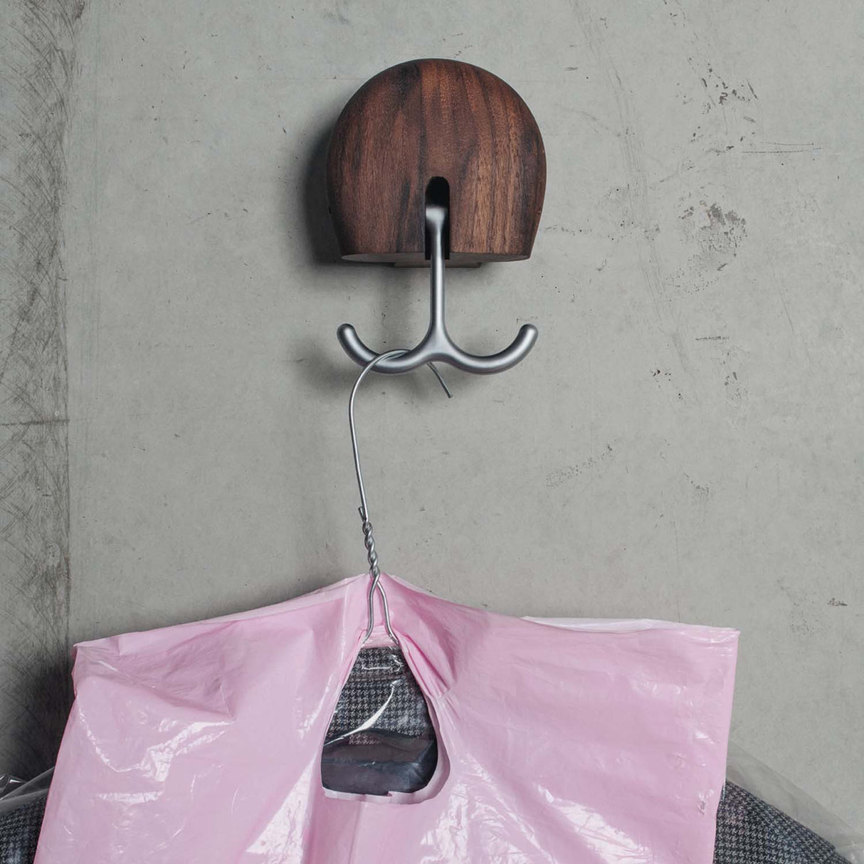 Massproductions Hercule, oljet valnøtt