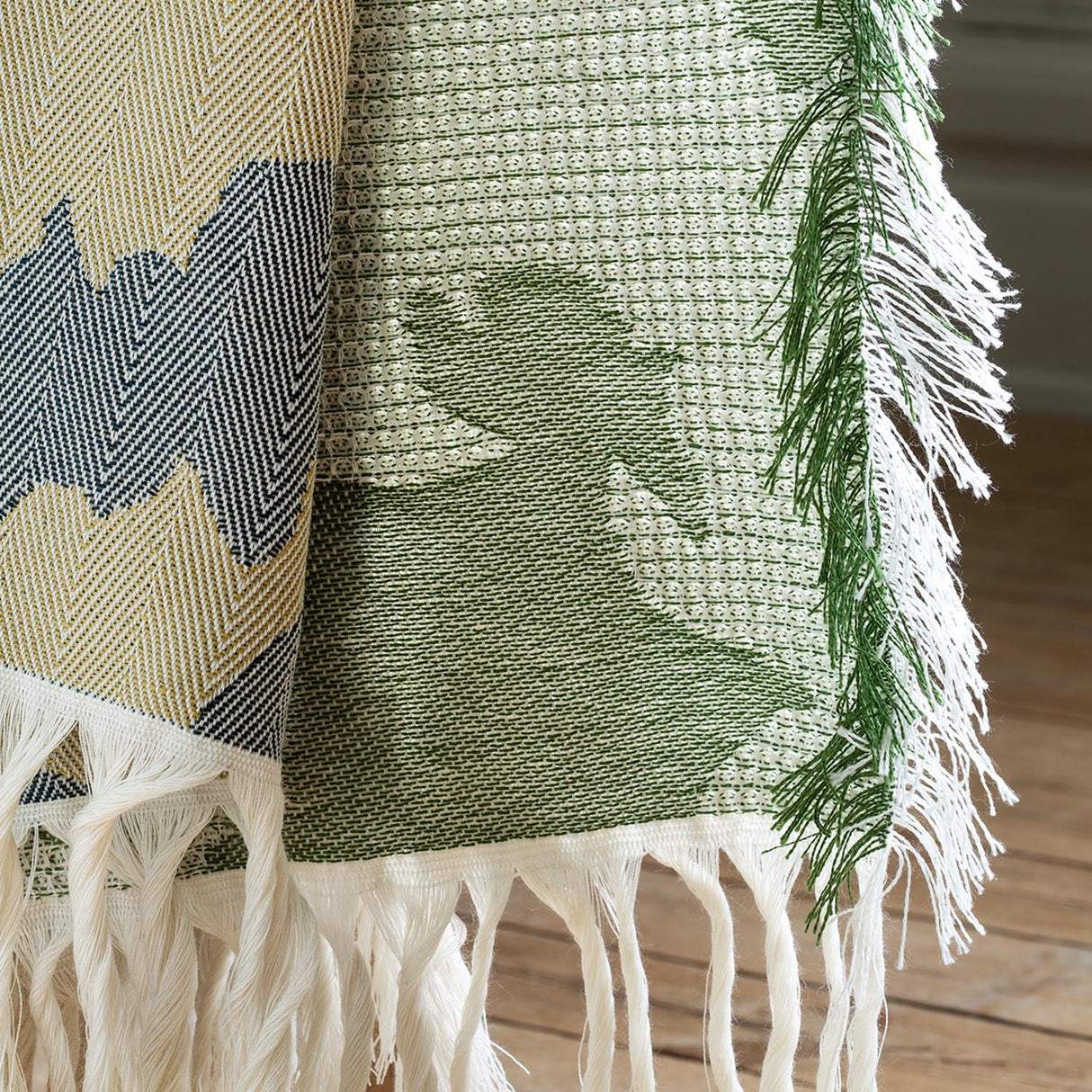 Plesner Patterns "Heritage" pledd i grønt. Bestillingsvare.