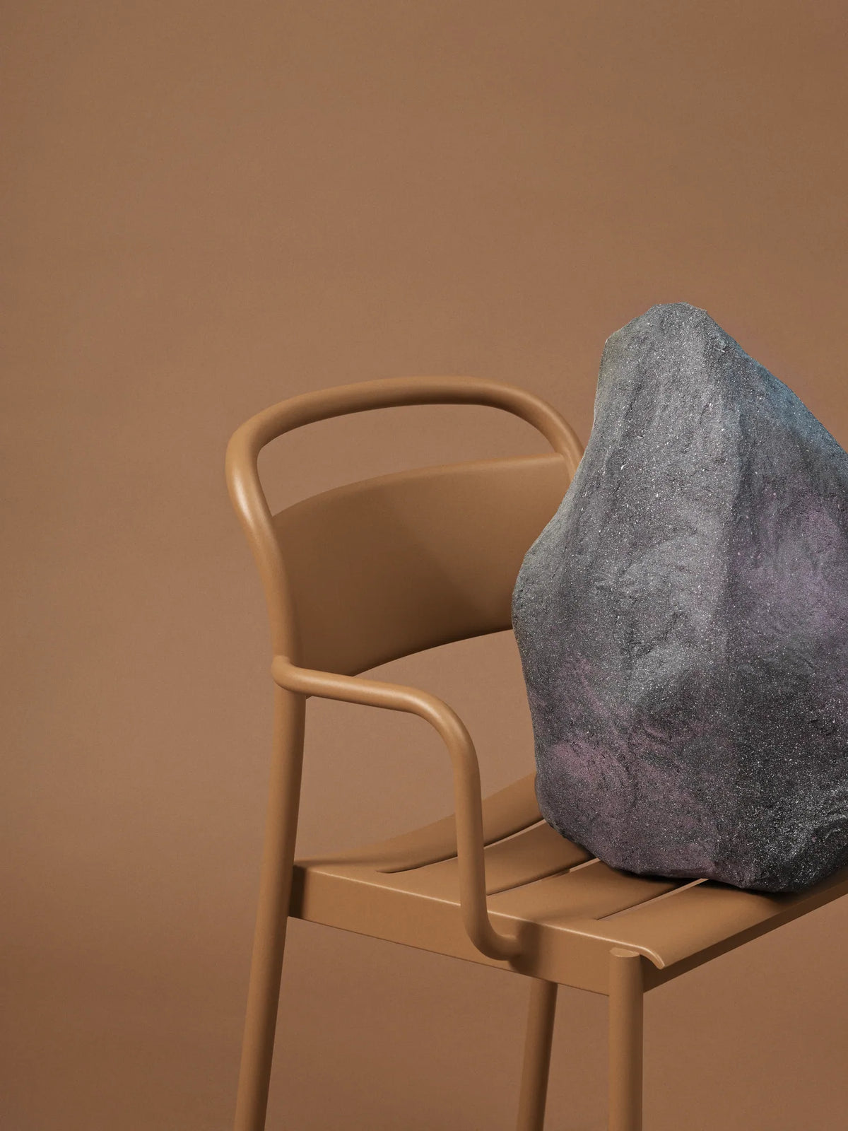 Muuto Linear Steel utestol med armlener. Velg farge