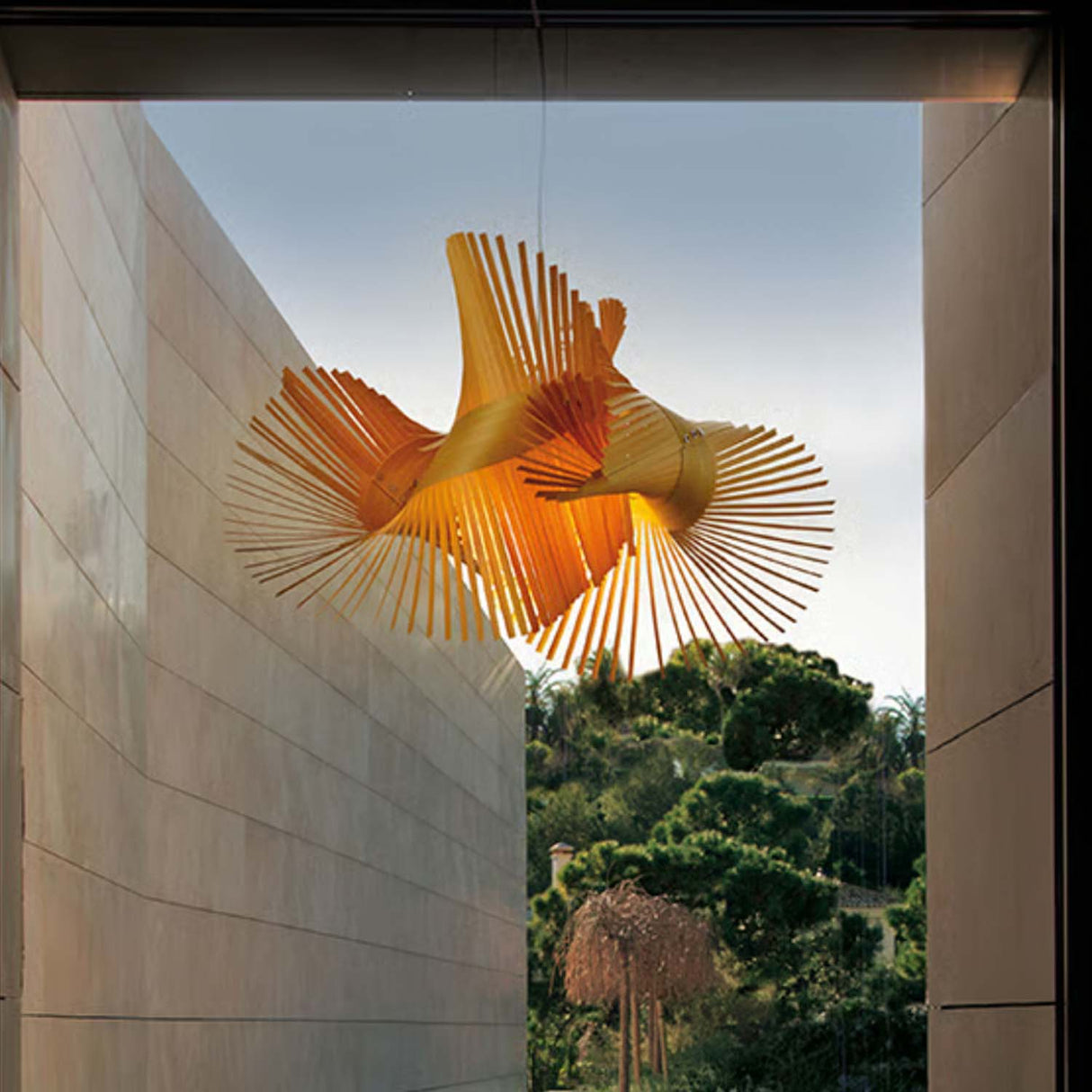 Utstillingsmodell "Minimikado" pendel fra LZF i kirsebær.