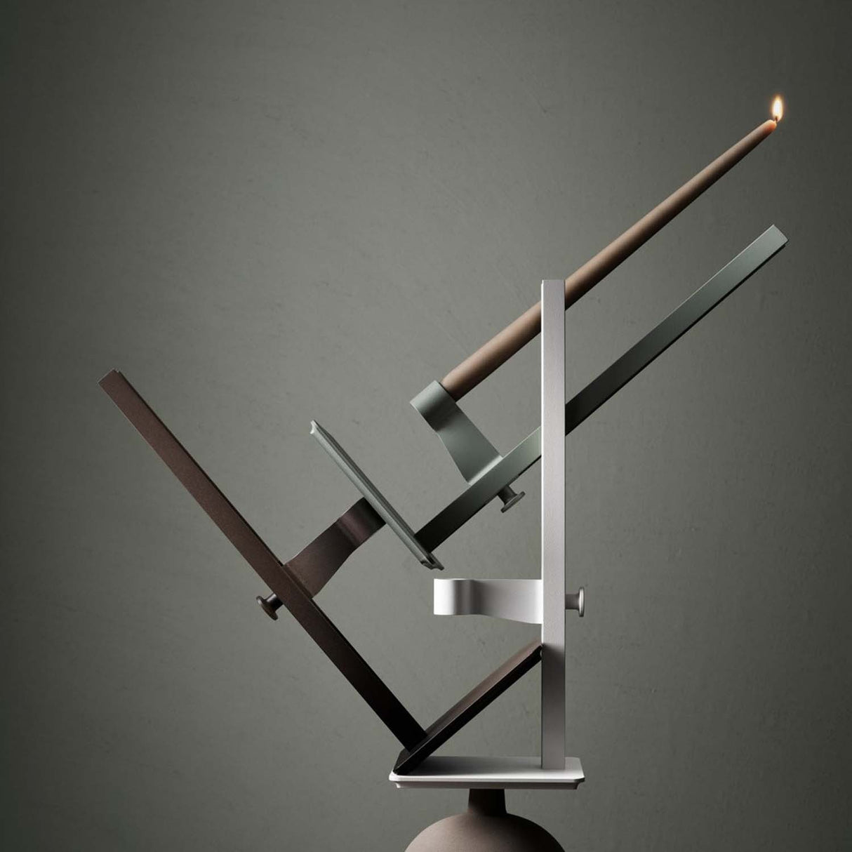 Museum lysestake i flere farger. Bestillingsvare.