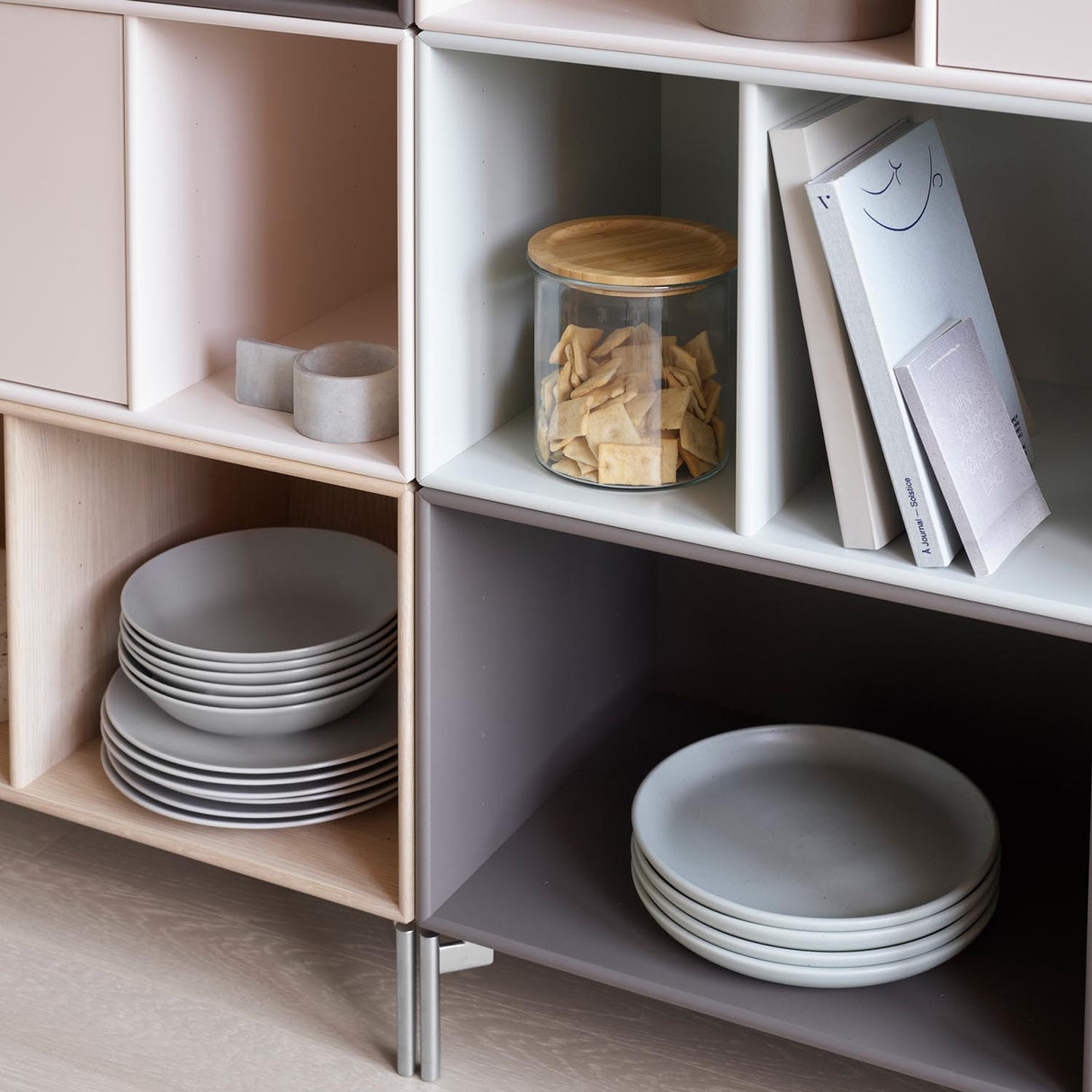 Montana COVER. Med 3 cm sokkel. Quickship farger. (2-3 ukers leveringstid.)