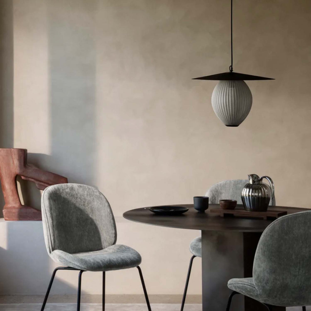 Utstillingsmodell "Satelite" pendel fra GUBI.