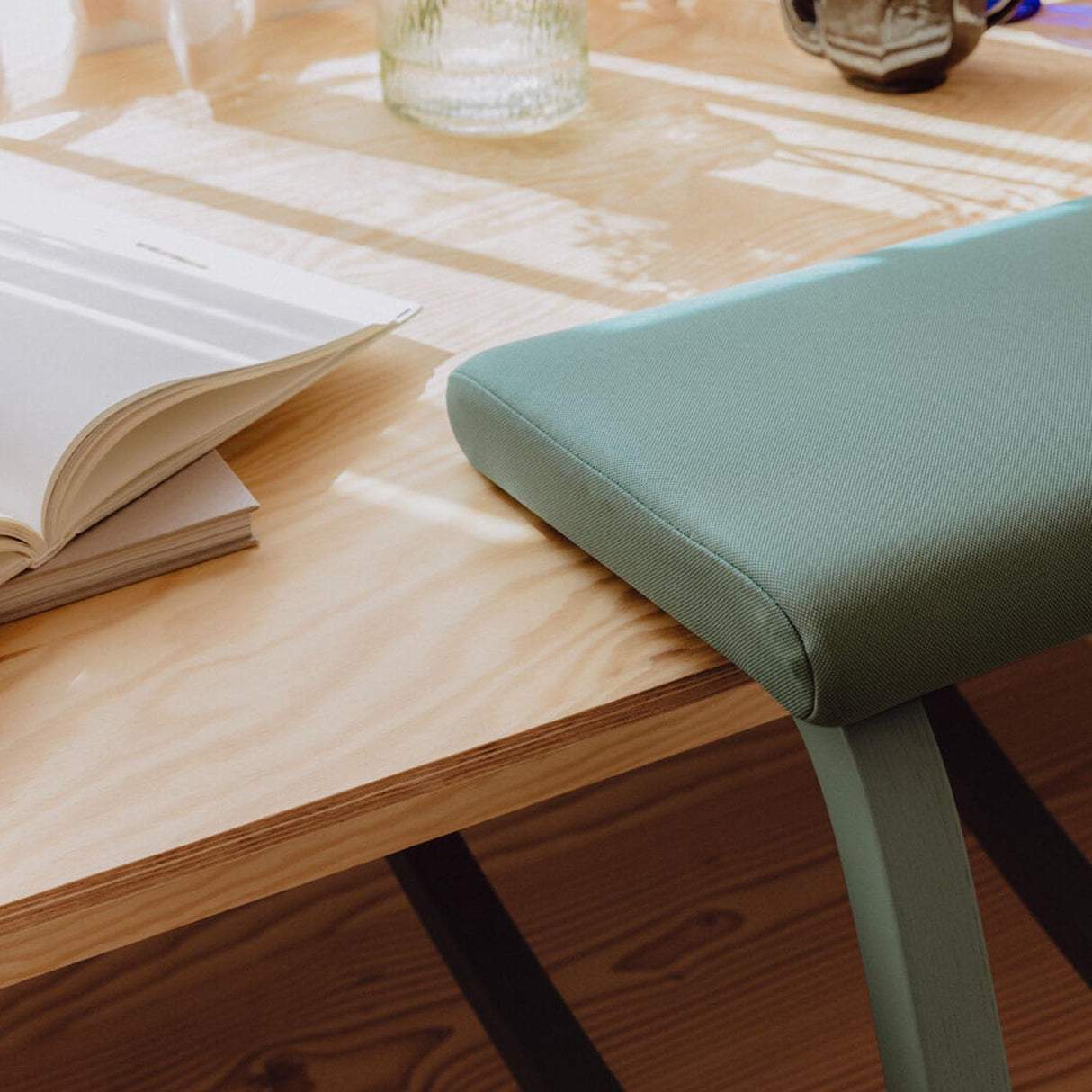 Varier Variable monokrom knestol i Grotto. Må bestilles.