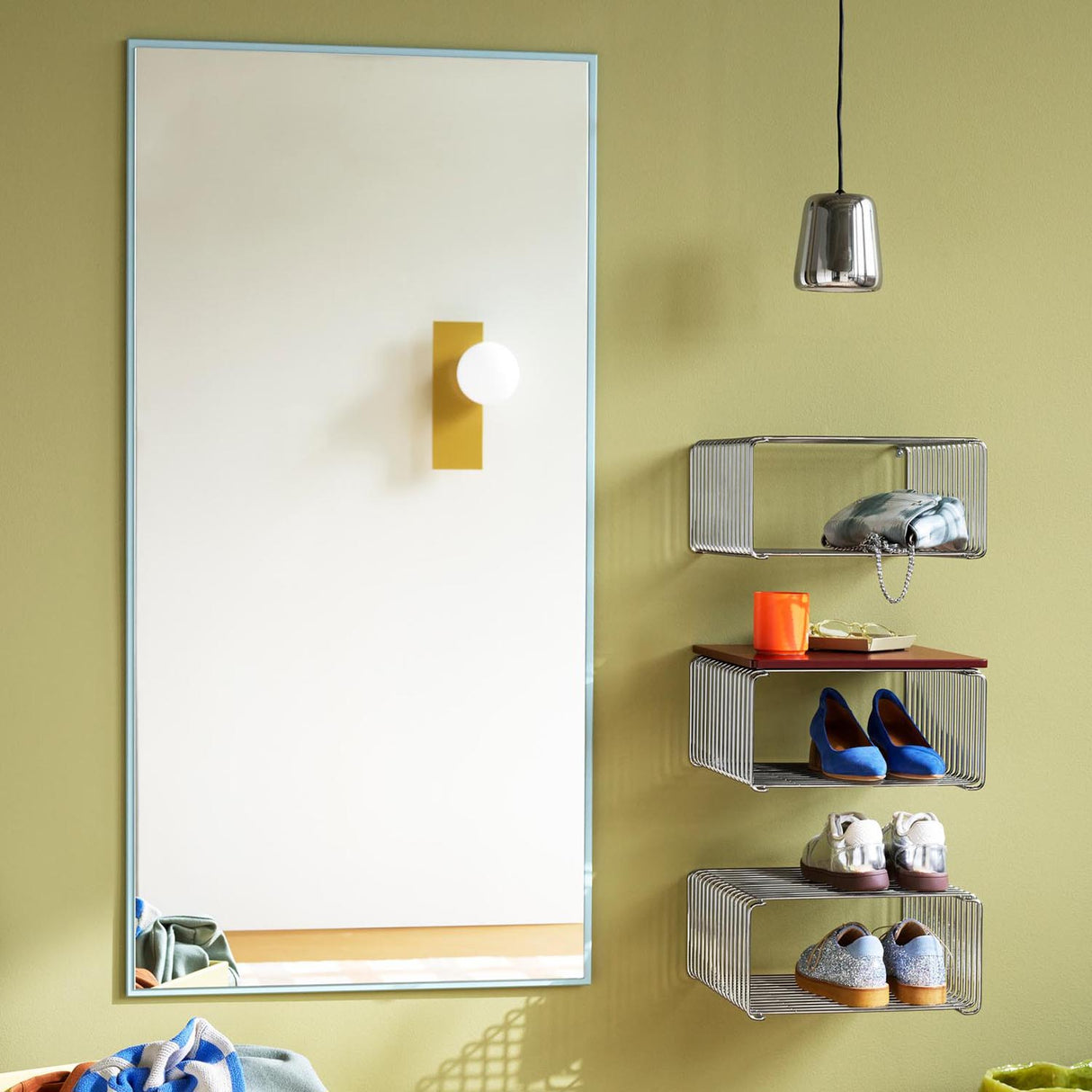 Montana Wire Cube 35 x 17 cm. Dybde 35 cm. I krom utførelse.