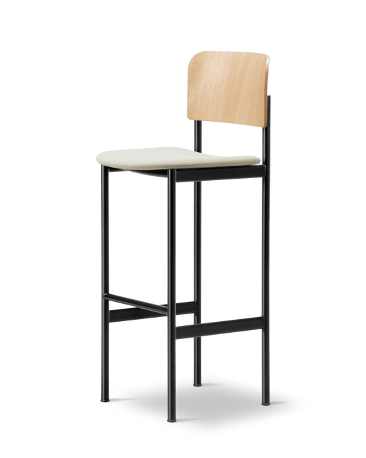 Fredericia Plan Barstool setepolstret. Velg tekstil og treverk