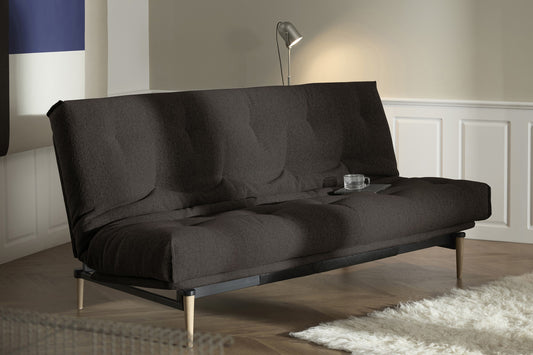 Innovation Living Colpus sovesofa 140 x 200 cm i Taura Chocco, ben i lys eik