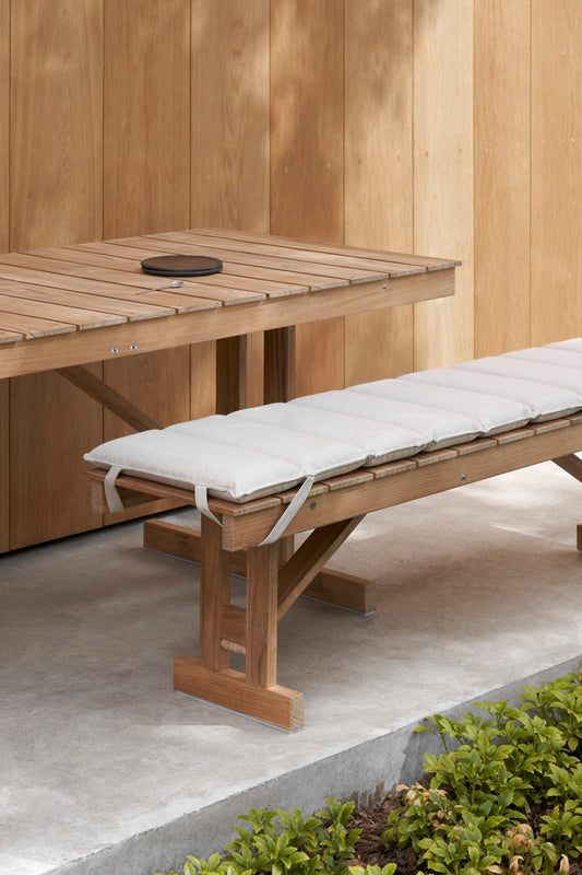 Carl Hansen BM1871 sammenleggbar benk i teak – miljøbilde