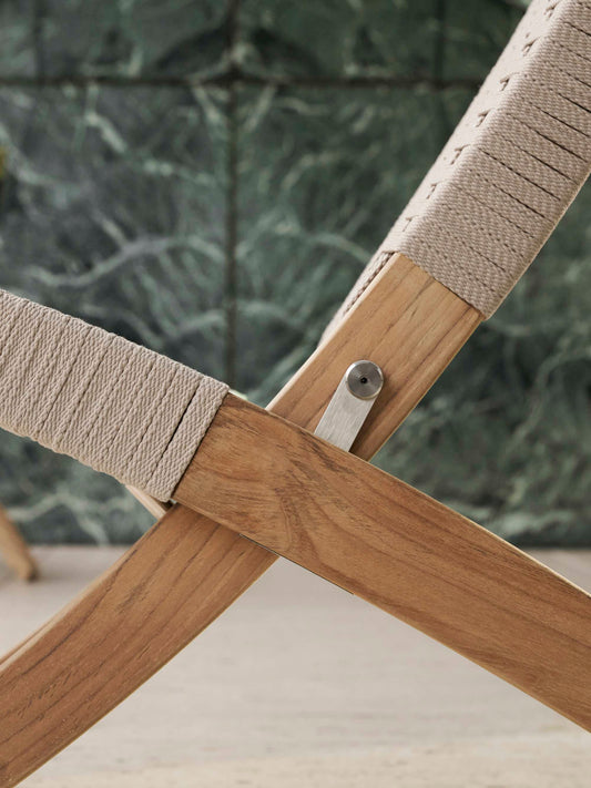 Carl Hansen MG501O Cuba Chair outdoor – teak, rep Sesame – miljøbilde