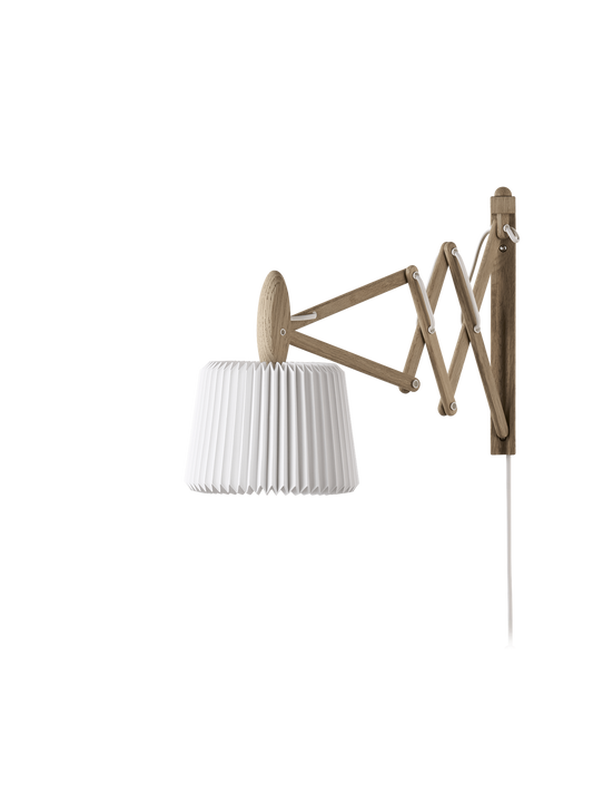 LE KLINT Sax 223 vegglampe, kort arm, Snowdrop-skjerm – Lys eik, Papir