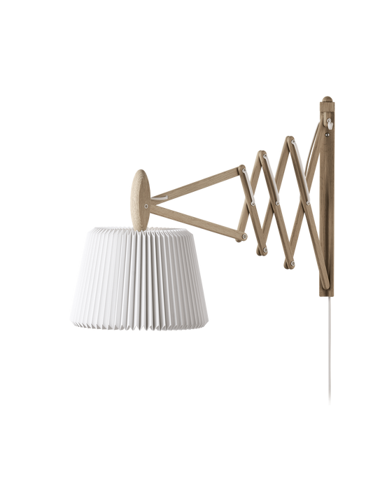 LE KLINT Sax 233 vegglampe, lang arm, Snowdrop-skjerm – Lys eik, Papir