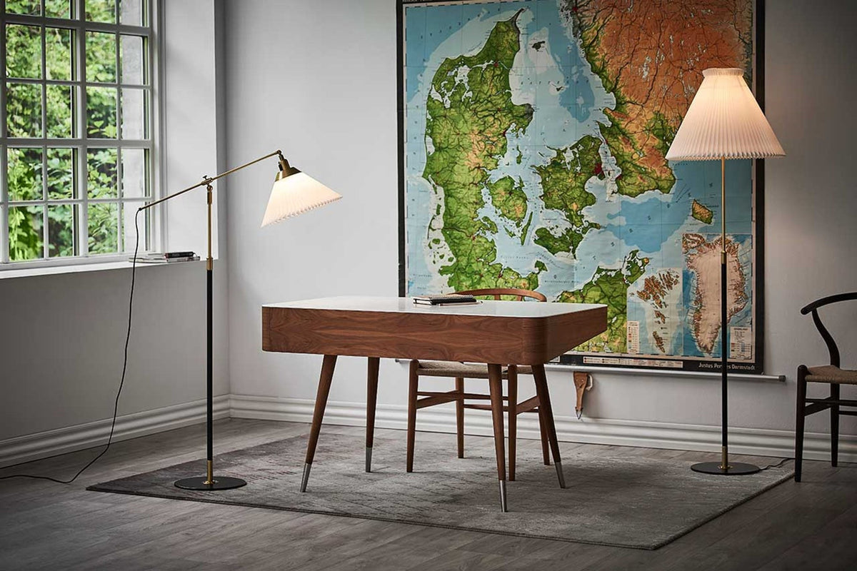 LE KLINT Modell 351 gulvlampe, høydejusterbar, messing i interiør
