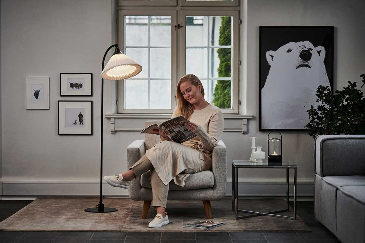 LE KLINT Modell 368 gulvlampe H142 cm, sort i interiør