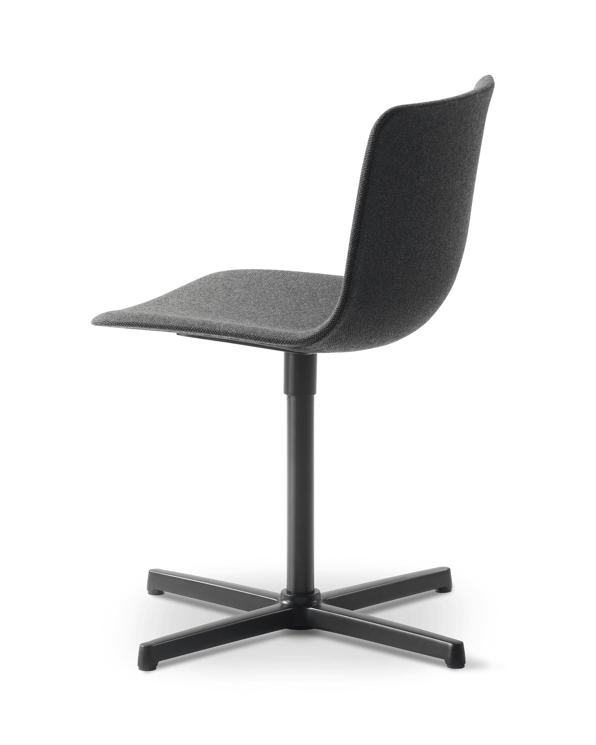 Fredericia Pato Swivel Chair fullpolstret. Velg tekstil