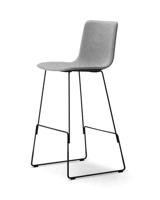 Fredericia Pato Sledge Barstool fullpolstret. Velg tekstil