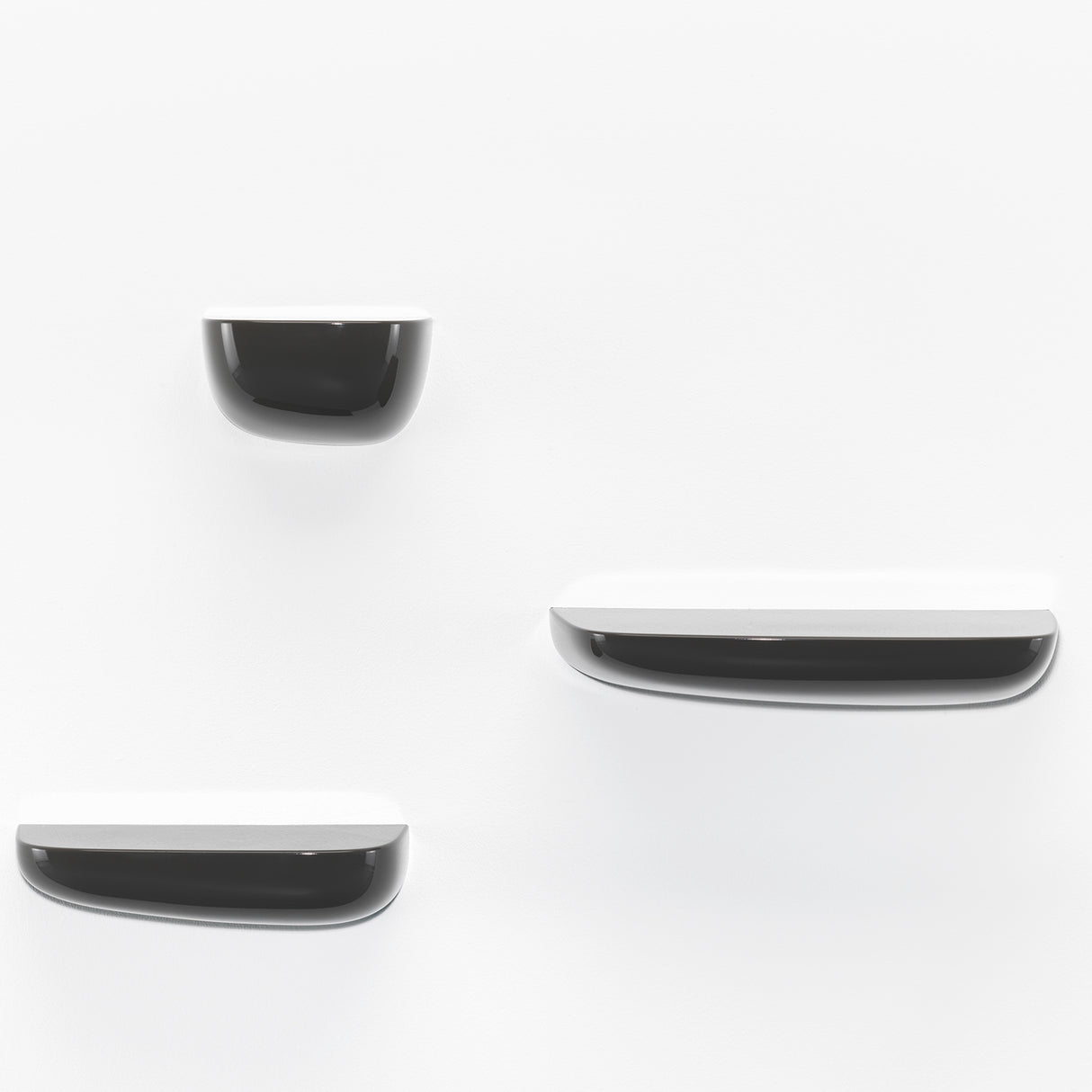 Vitra Corniches hylle small, svart.