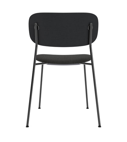Audo Copenhagen Co Dining Chair spisestol, polstret sete, med armlener, sort stål. Velg tekstil og rygg