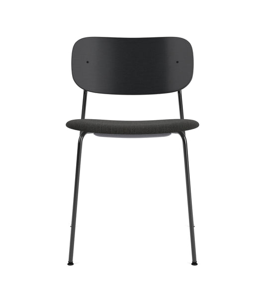 Audo Copenhagen Co Dining Chair spisestol, polstret sete, uten armlener, sort stål. Velg tekstil og rygg