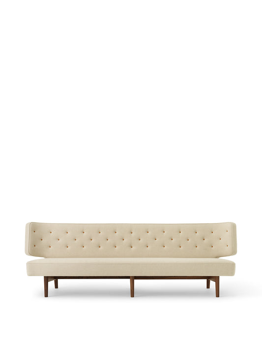 Audo Copenhagen Radiohus Sofa sofa 3-seter. Velg tekstil, treverk og knapper