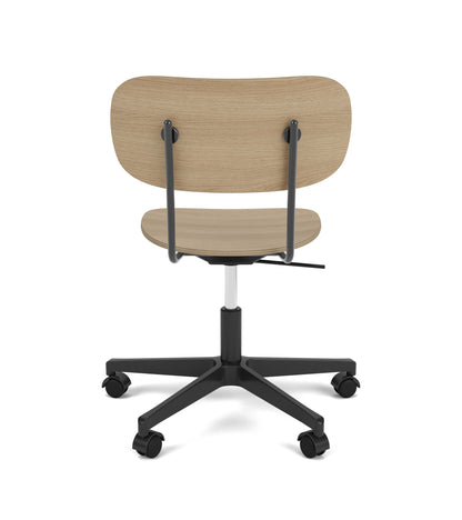 Audo Copenhagen Co Task Chair kontorstol, polstret sete, med armlener, polert aluminium. Velg tekstil og rygg