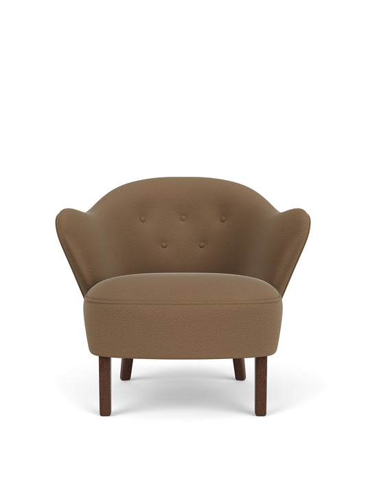 Audo Copenhagen Ingeborg Lounge Chair lenestol. Velg tekstil, treverk og knapper