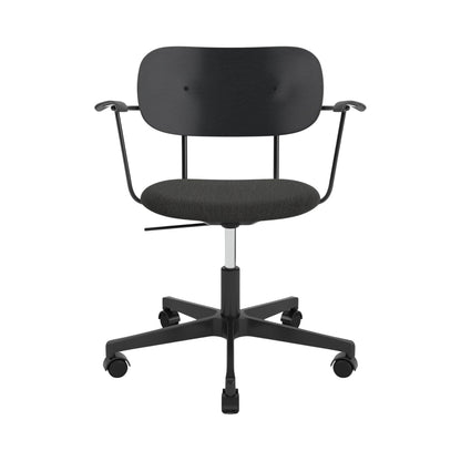Audo Copenhagen Co Task Chair kontorstol, polstret sete, med armlener, polert aluminium. Velg tekstil og rygg