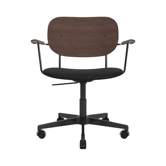 Audo Copenhagen Co Task Chair kontorstol, polstret sete, med armlener, sort aluminium. Velg tekstil og rygg