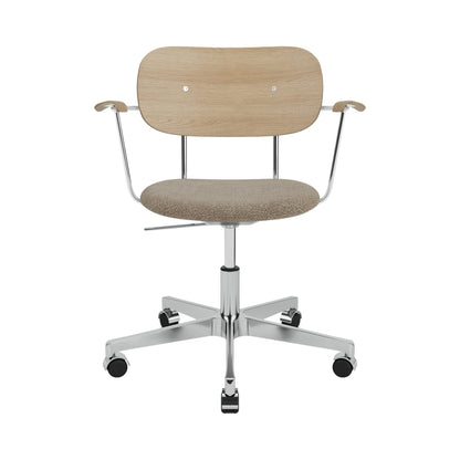 Audo Copenhagen Co Task Chair kontorstol, polstret sete, med armlener, polert aluminium. Velg tekstil og rygg