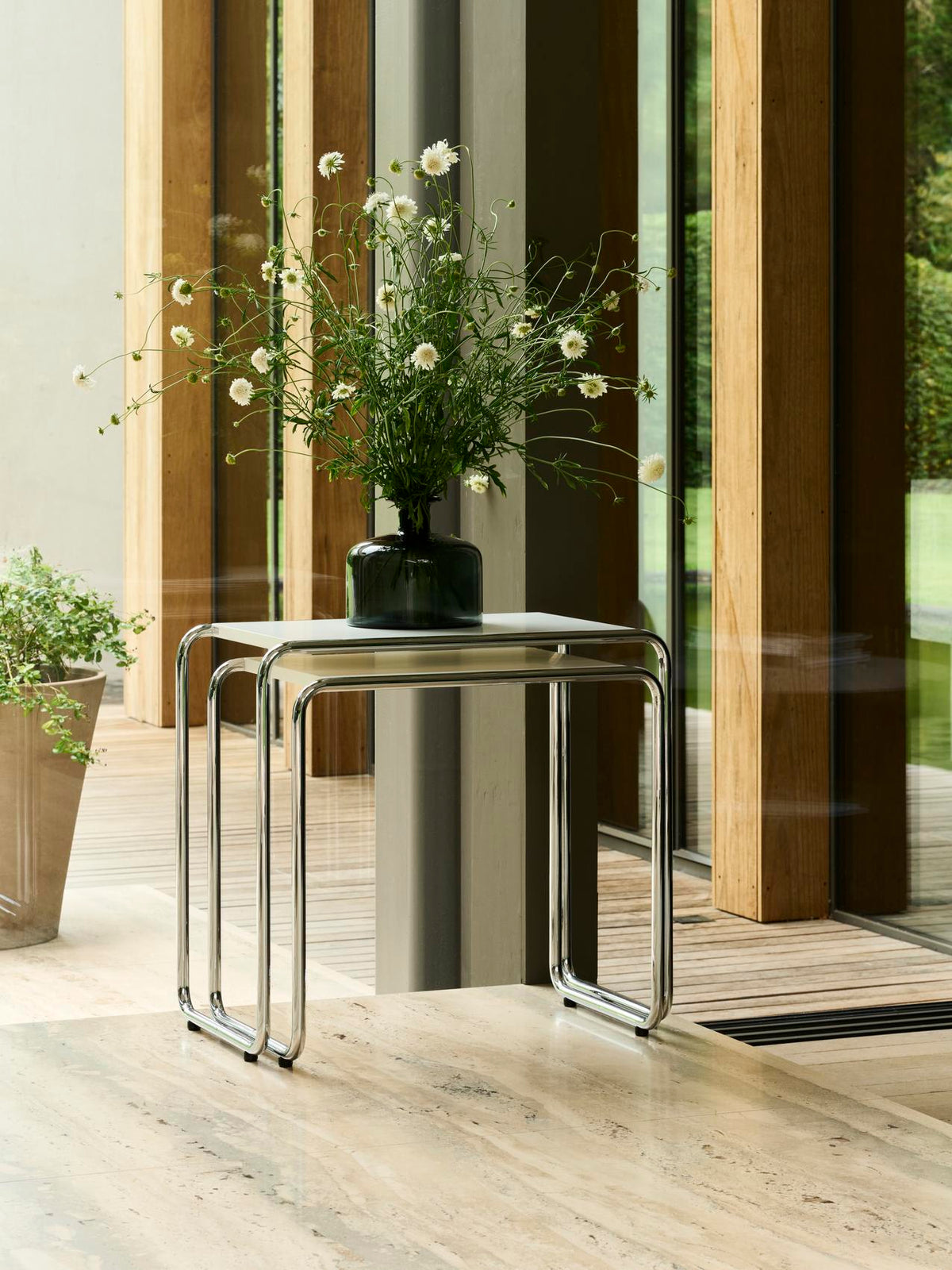 Thonet B 9 c og d med blomster