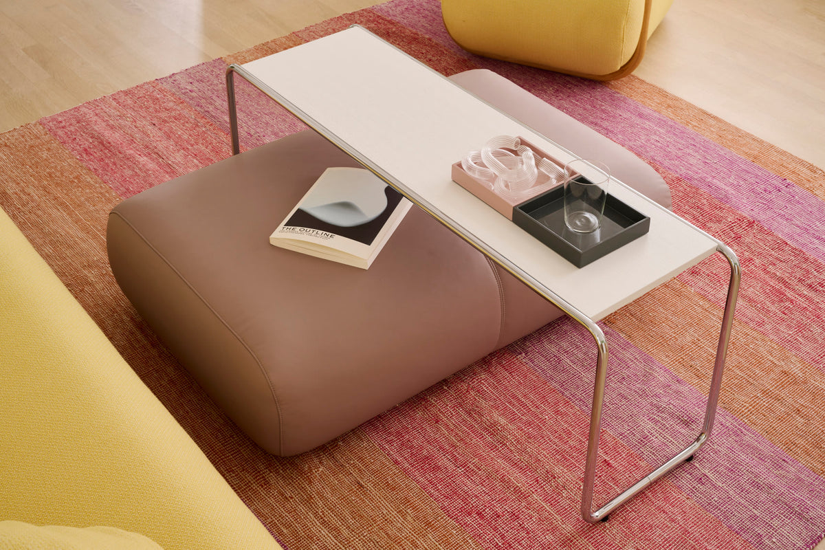 Thonet 2002 H puff med sidebord
