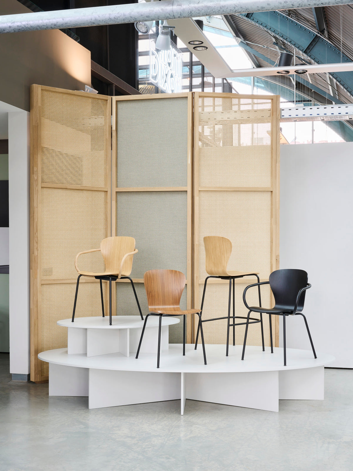 Thonet S 220 F armstol i miljø