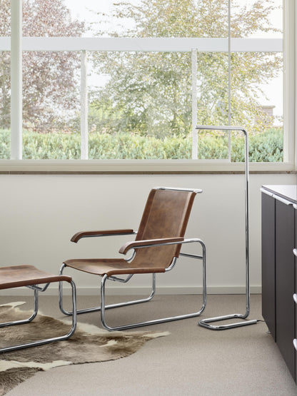 Thonet S 35 med fotskammel og kuskinn