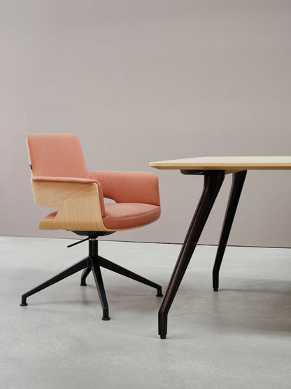 Thonet S 847 ved konferansebord