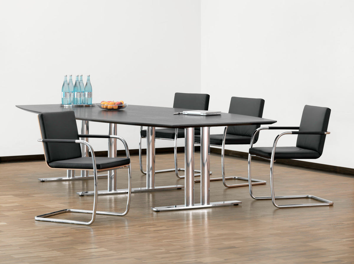 Thonet S 60 / S 61 armstol i miljø