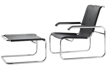 Thonet S 35 L og LH fotskammel i svart lær