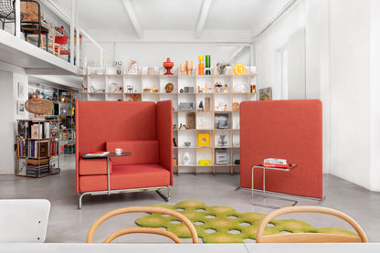 Thonet S 5002 med paneler i rommet