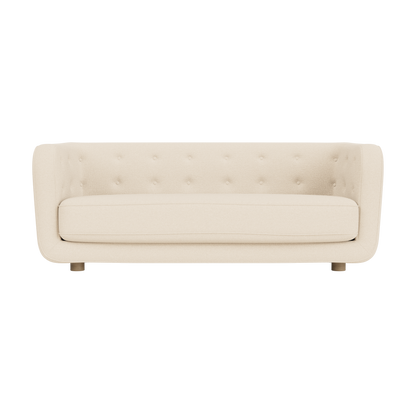 Audo Copenhagen Vilhelm Sofa sofa. Velg tekstil, treverk og knapper